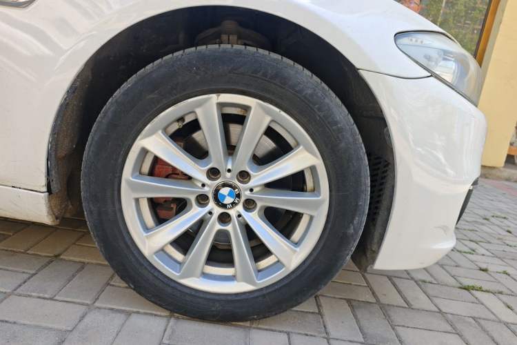 Used BMW 5 Series 2013 520Li Elegant Edition Right Front Wheel Hub