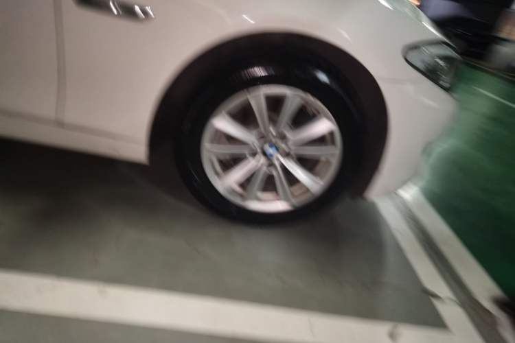 Used BMW 5 Series 2013 525Li Luxury Model Right Front Wheel Hub