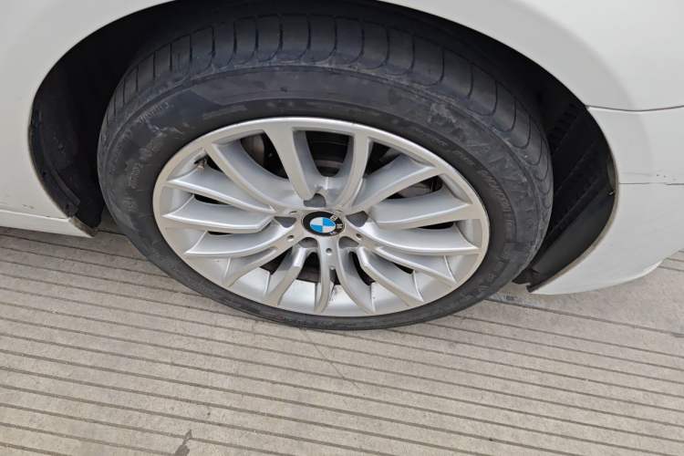 Used BMW 5 Series 2013 535Li Leading Model Right Front Wheel Hub