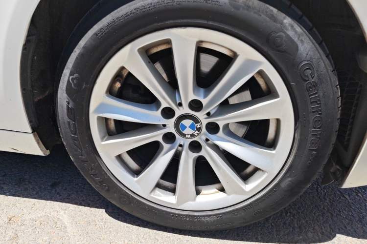 Used BMW 5 Series 2013 520Li Elegant Edition Right Front Wheel Hub
