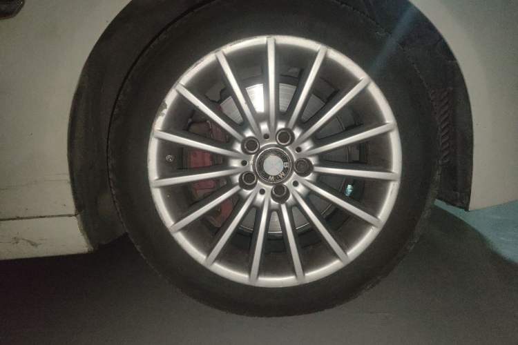 Used BMW 5 Series 2013 535Li Leading Model Right Front Wheel Hub
