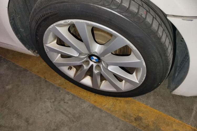 Used BMW 5 Series 2013 530Li Leading Model Right Front Wheel Hub