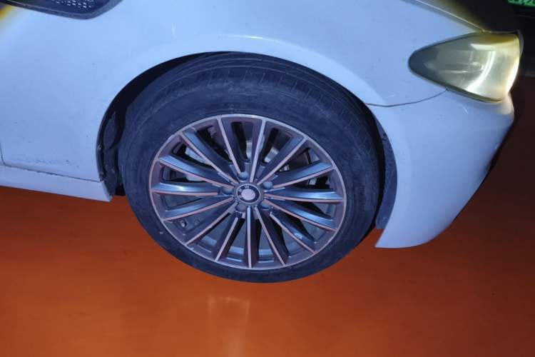 Used BMW 5 Series 2013 520Li Elegant Edition Right Front Wheel Hub