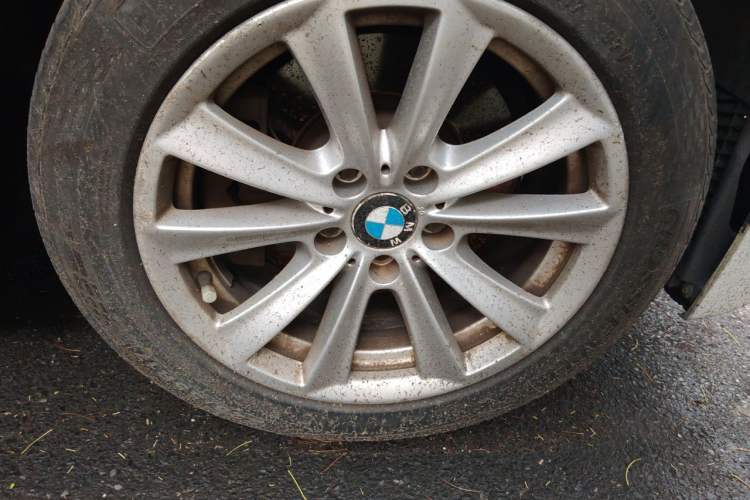 Used BMW 5 Series 2013 525Li Leading Model Right Front Wheel Hub