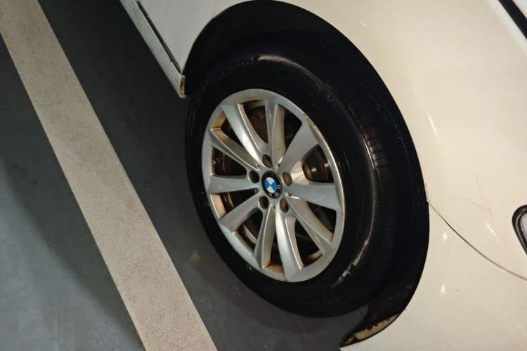 Used BMW 5 Series 2013 520Li Elegant Edition Right Front Wheel Hub