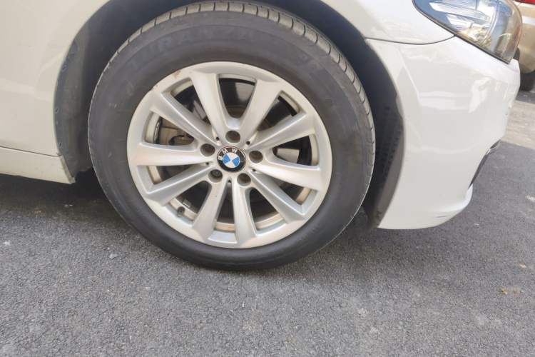 Used BMW 5 Series 2013 520Li Elegant Edition Right Front Wheel Hub