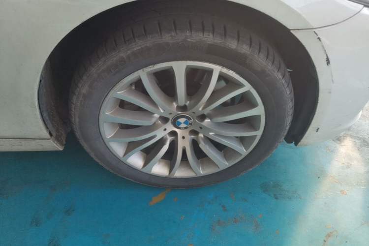 Used BMW 5 Series 2013 525Li Luxury Model Right Front Wheel Hub