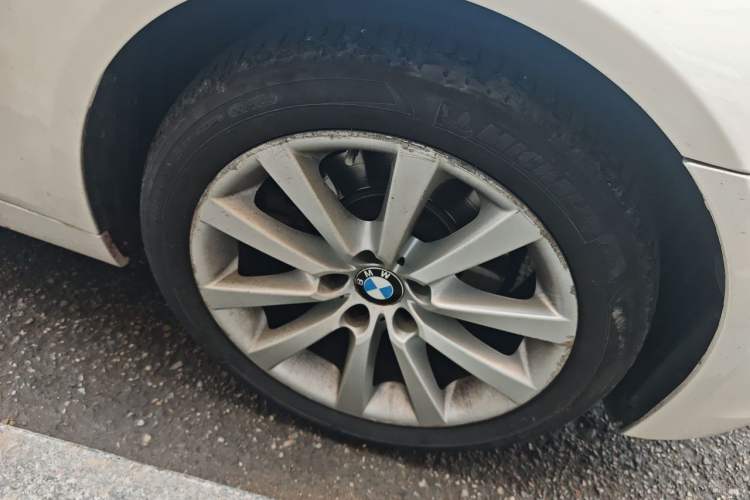Used BMW 5 Series 2013 530Li Leading Model Right Front Wheel Hub