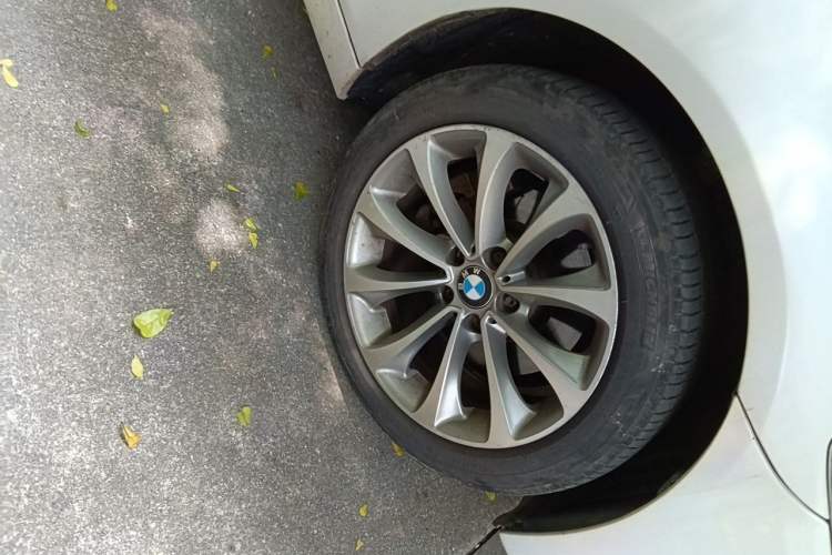 Used BMW 5 Series 2013 525Li Leading Model Right Front Wheel Hub