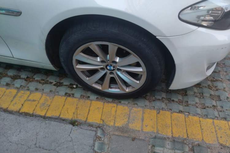 Used BMW 5 Series 2013 520Li Elegant Edition Right Front Wheel Hub