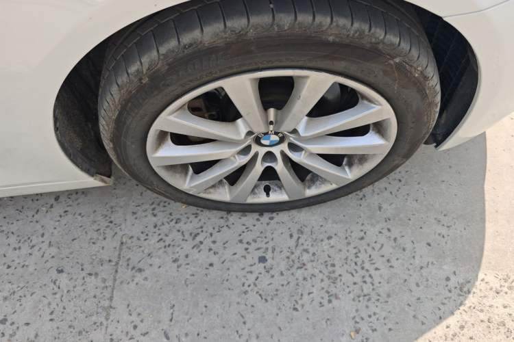 Used BMW 5 Series 2013 530Li Leading Model Right Front Wheel Hub