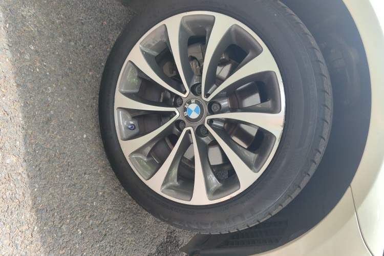 Used BMW 5 Series 2013 525Li Luxury Model Right Front Wheel Hub