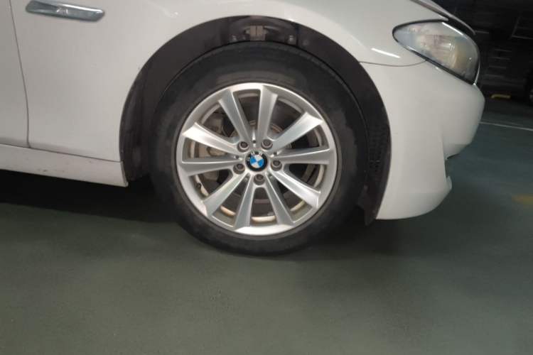 Used BMW 5 Series 2013 525Li Leading Model Right Front Wheel Hub