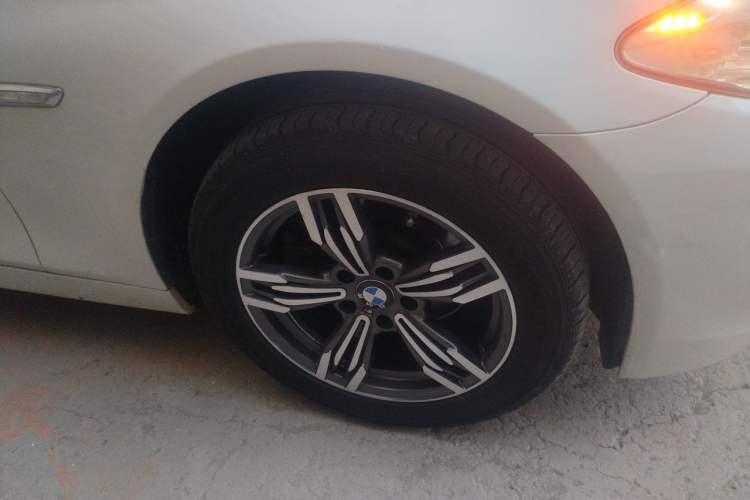 Used BMW 5 Series 2013 525Li Luxury Model Right Front Wheel Hub