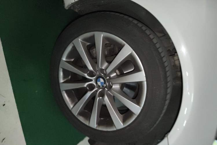 Used BMW 5 Series 2013 530Li Leading Model Right Front Wheel Hub