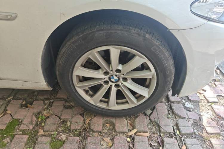 Used BMW 5 Series 2013 525Li Luxury Model Right Front Wheel Hub