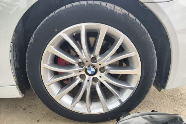 Used BMW 5 Series 2013 525Li Luxury Model Right Front Wheel Hub