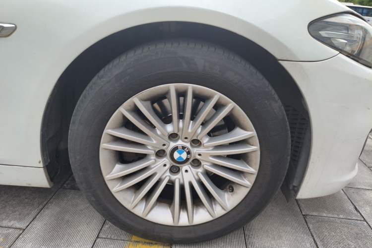 Used BMW 5 Series 2013 525Li Leading Model Right Front Wheel Hub