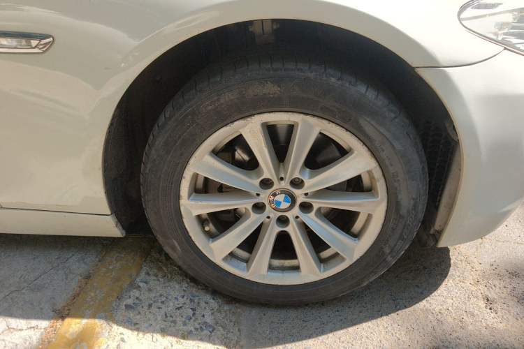 Used BMW 5 Series 2013 525Li Leading Model Right Front Wheel Hub