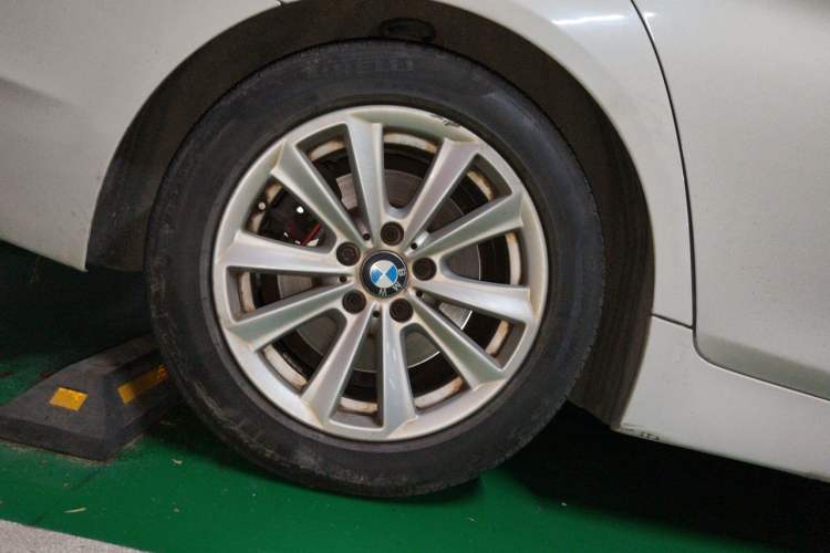 Used BMW 5 Series 2013 525Li Luxury Model Right Front Wheel Hub