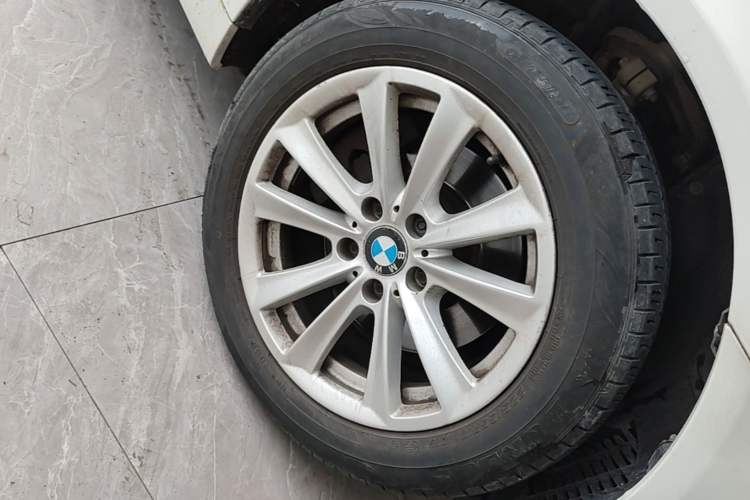 Used BMW 5 Series 2013 525Li Leading Model Right Front Wheel Hub