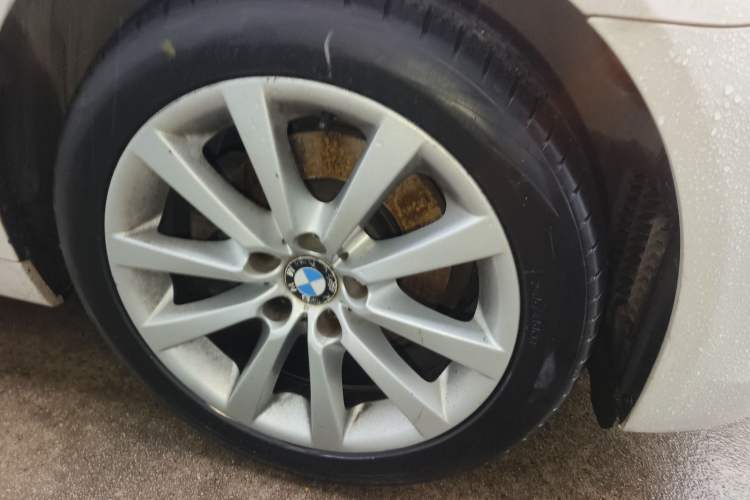 Used BMW 5 Series 2013 530Li Leading Model Right Front Wheel Hub