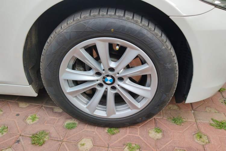 Used BMW 5 Series 2013 520Li Elegant Edition Right Front Wheel Hub