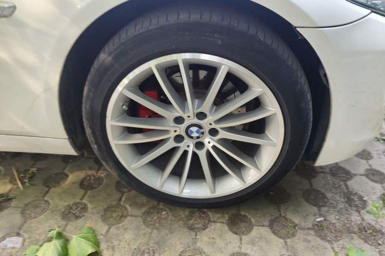 Used BMW 5 Series 2013 525Li Leading Model Right Front Wheel Hub