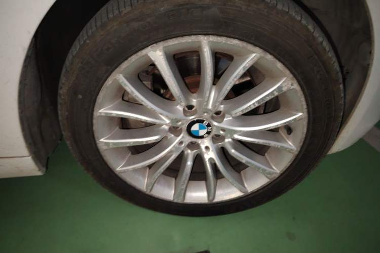 Used BMW 5 Series 2013 525Li Leading Model Right Front Wheel Hub