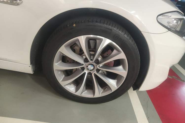 Used BMW 5 Series 2013 530Li Leading Model Right Front Wheel Hub