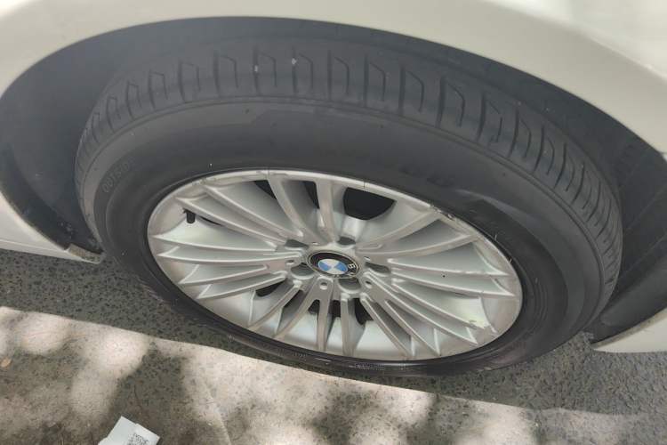 Used BMW 5 Series 2013 525Li Leading Model Right Front Wheel Hub