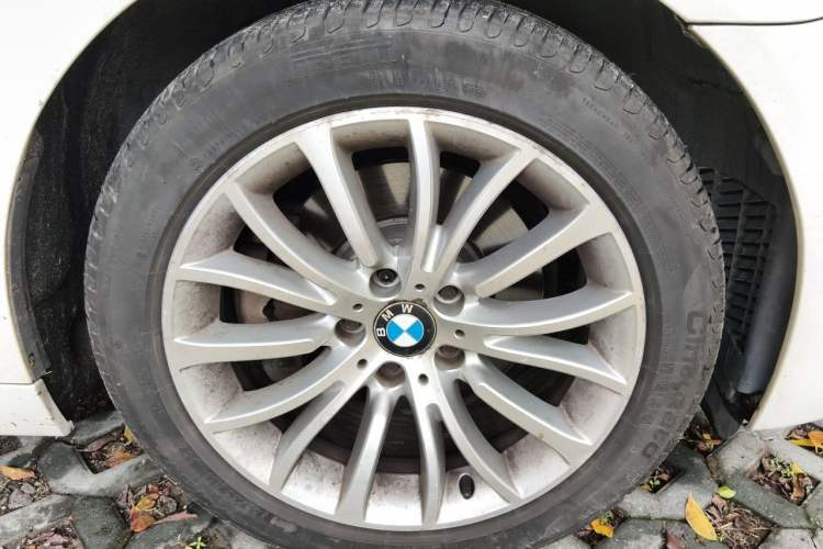 Used BMW 5 Series 2013 525Li Leading Model Right Front Wheel Hub