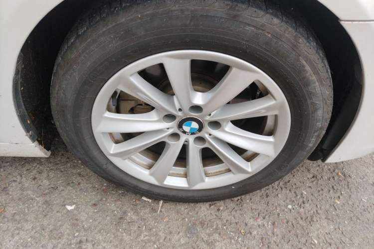 Used BMW 5 Series 2013 520Li Elegant Edition Right Front Wheel Hub