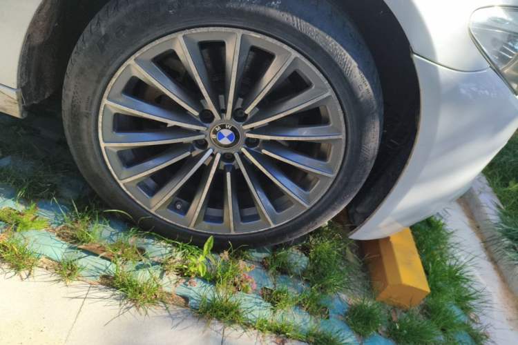 Used BMW 5 Series 2013 520Li Elegant Edition Right Front Wheel Hub