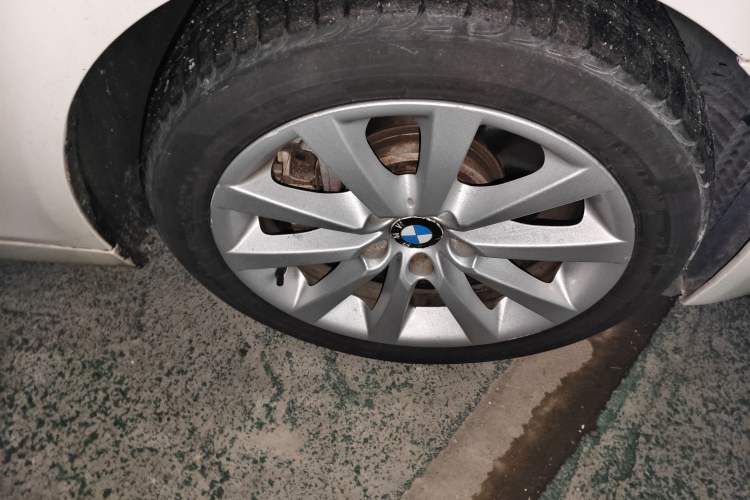 Used BMW 5 Series 2013 530Li Leading Model Right Front Wheel Hub