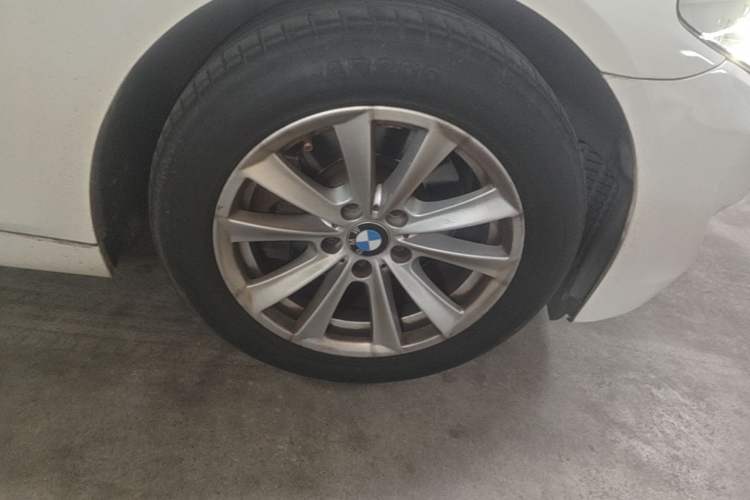 Used BMW 5 Series 2013 525Li Luxury Model Right Front Wheel Hub
