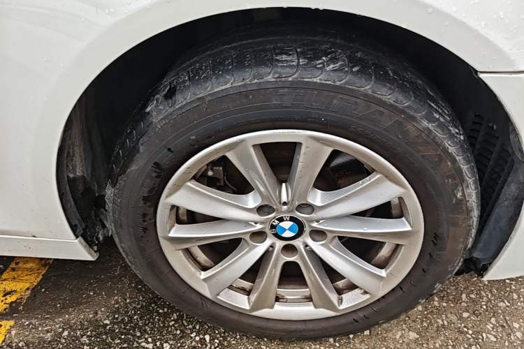 Used BMW 5 Series 2013 520Li Elegant Edition Right Front Wheel Hub