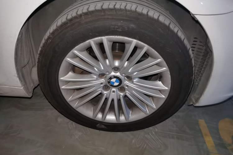 Used BMW 5 Series 2013 525Li Leading Model Right Front Wheel Hub