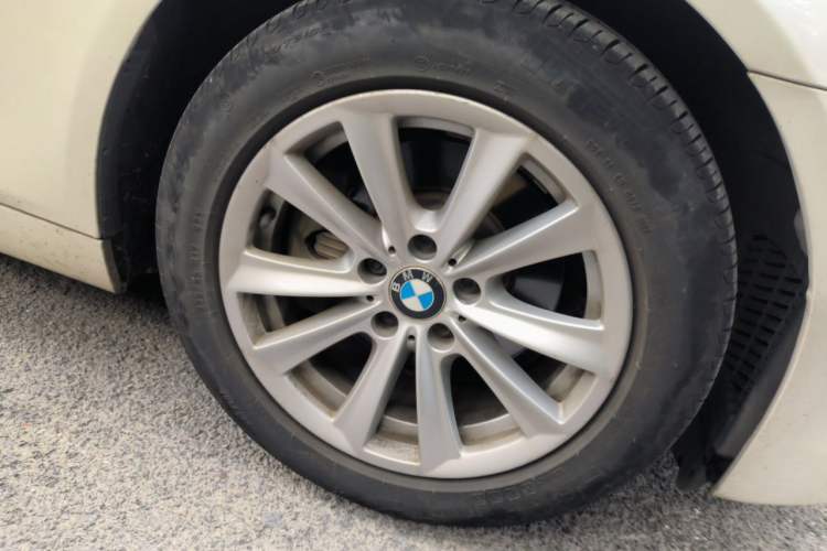 Used BMW 5 Series 2013 525Li Luxury Model Right Front Wheel Hub
