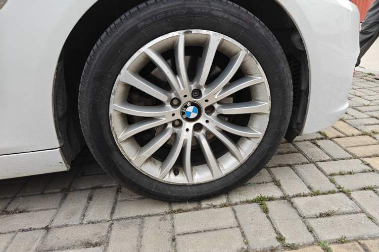 Used BMW 5 Series 2013 525Li Luxury Model Right Front Wheel Hub