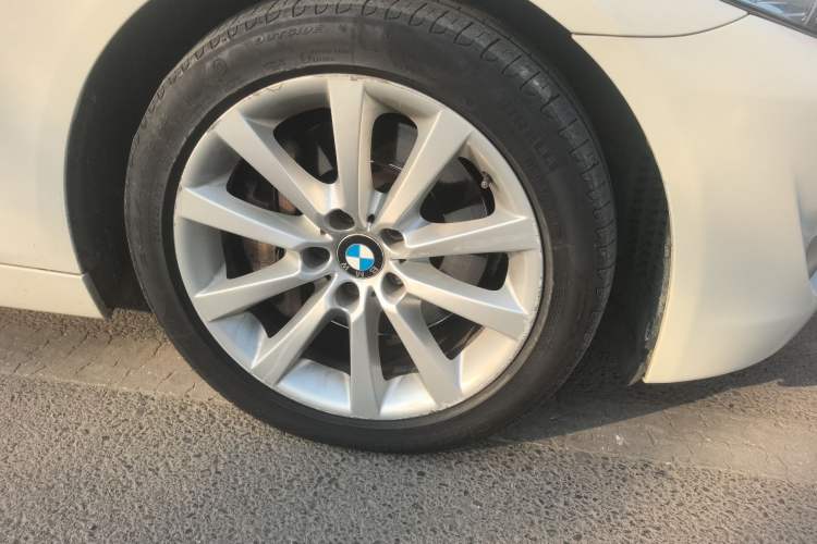 Used BMW 5 Series 2013 530Li Leading Model Right Front Wheel Hub