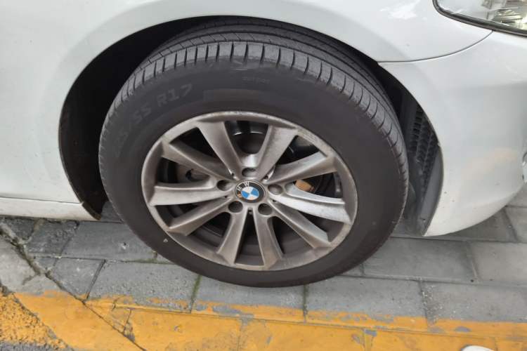 Used BMW 5 Series 2013 525Li Leading Model Right Front Wheel Hub