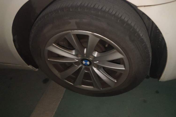 Used BMW 5 Series 2013 525Li Leading Model Right Front Wheel Hub