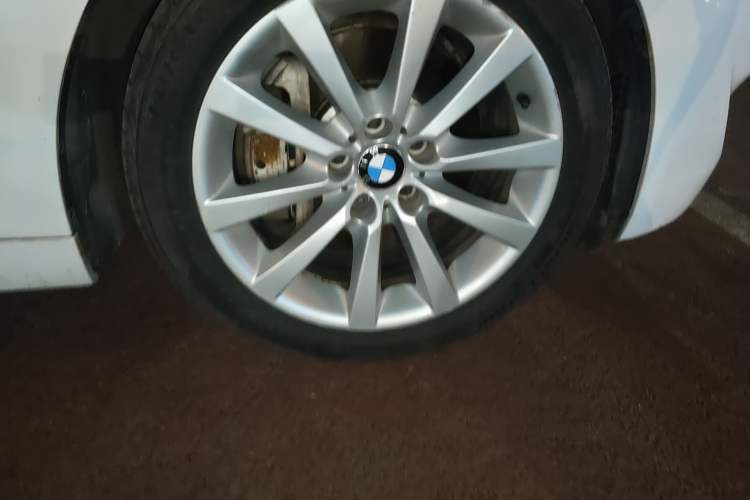 Used BMW 5 Series 2013 530Li Leading Model Right Front Wheel Hub