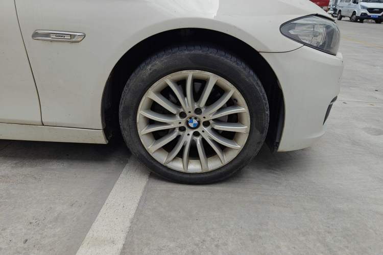 Used BMW 5 Series 2013 525Li Zhuole Edition Right Front Wheel Hub