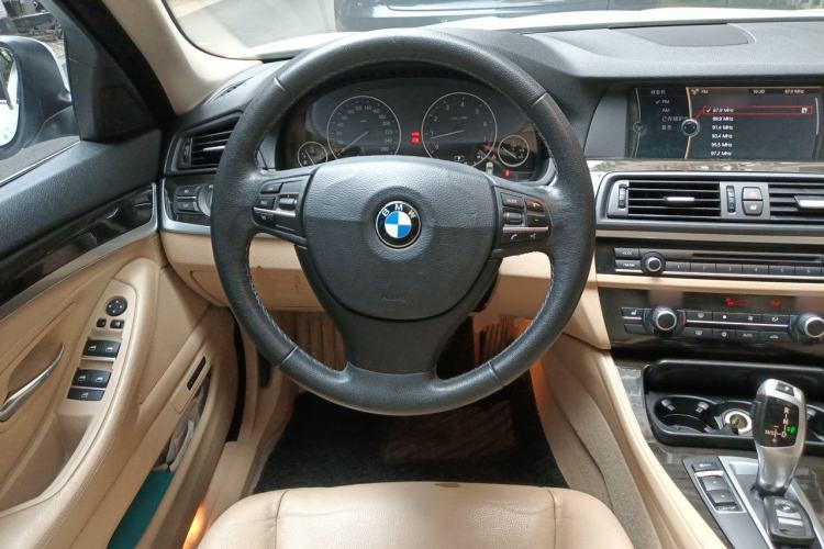 Used BMW 5 Series 2013 530Li Leading Model Steering Wheel