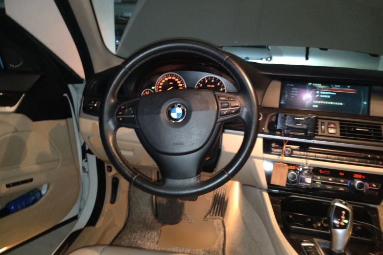 Used BMW 5 Series 2013 530Li Leading Model Steering Wheel
