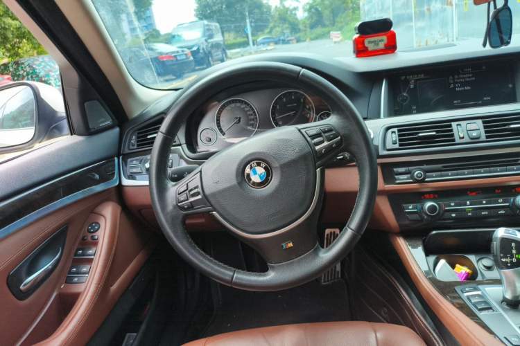 Used BMW 5 Series 2013 530Li Leading Model Steering Wheel