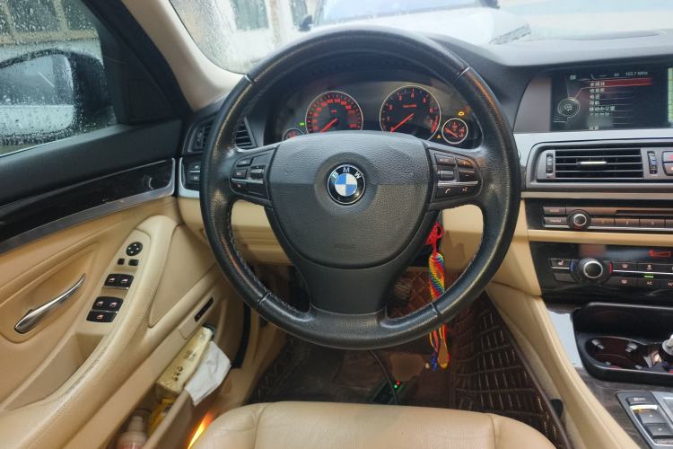 Used BMW 5 Series 2013 530Li Leading Model Steering Wheel