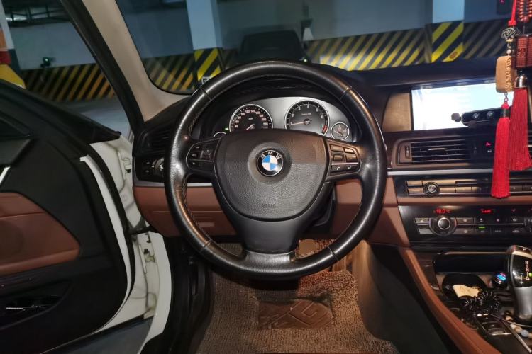 Used BMW 5 Series 2013 525Li Leading Model Steering Wheel